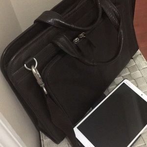 WILSON LEATHER UNISEX BRIEFCASE